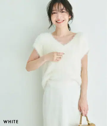 샤기 V넥 니트 베스트 화이트