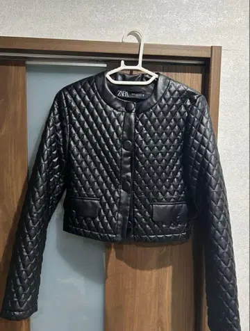ZARA 블랙 퀼팅 합성 피혁 자켓