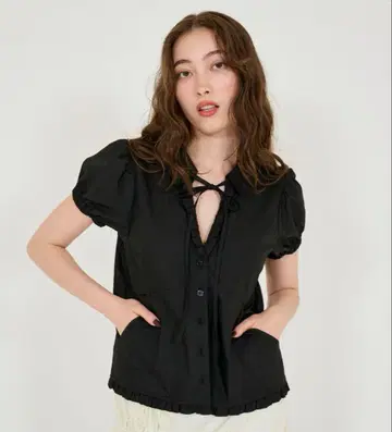 TINA:JOJUN 반팔 프릴 블라우스