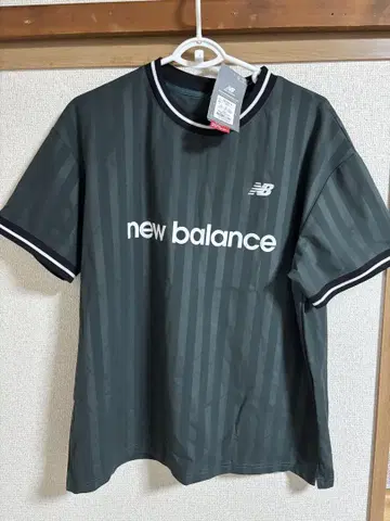 new balance 스트라이프 티셔츠 M 사이즈