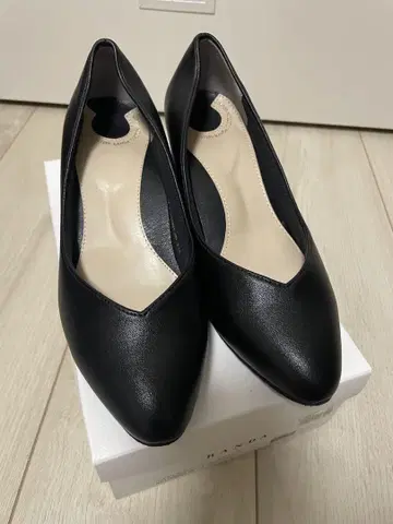 RANDA 런닝 가능 슬림 레그 펌프스 21.5cm 블랙 smooth