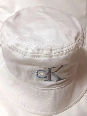 Calvin Klein 화이트 햇