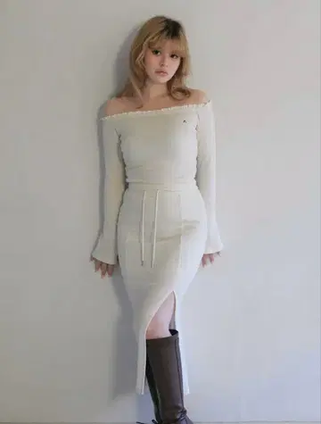 andmary Gwen offshoulder set up