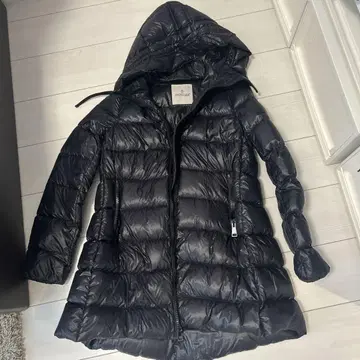 MONCLER 블랙 다운 재킷 후드 부착