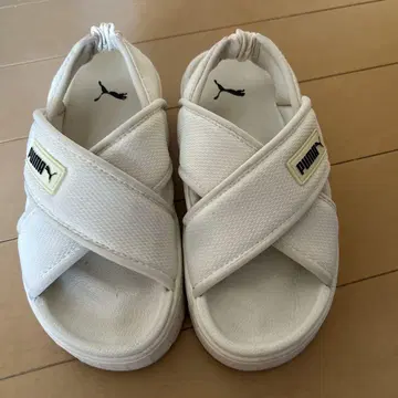 PUMA 통굽 샌들 화이트 24.0cm