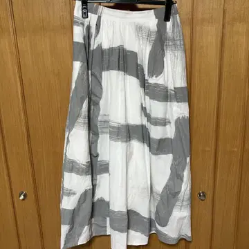 플레어 스커트 White gray 스커트
