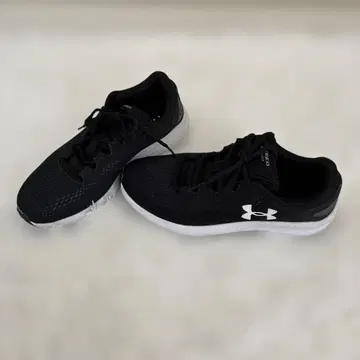 Under Armour 러닝화 블랙/화이트 25cm