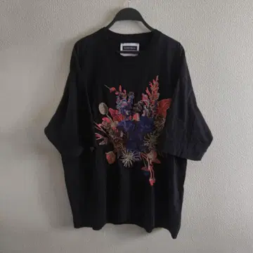 MAISON SPECIAL 플라워 자수 프라임 오버 T셔츠