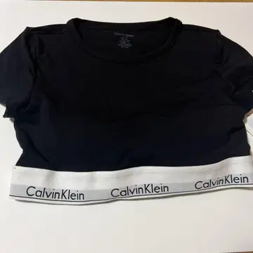Calvin Klein 크롭 T셔츠 M 사이즈 블랙