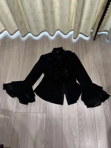 Qutie Flash 프릴 블라우스