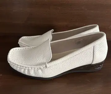 미사용 힐즈 애비뉴 로퍼 24.5cm 화이트