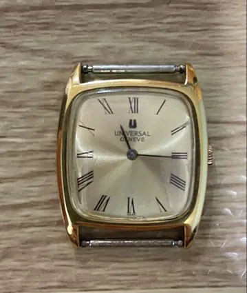 UNIVERSAL GENEVE 수동 와인딩 시계 금도금