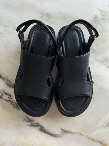 새상품 NANO UNIVERS 블랙 샌들 약 24cm