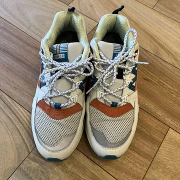 KARHU 스니커즈 화이트/오렌지/블루 28cm