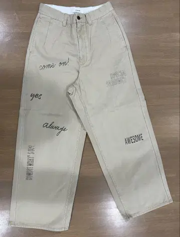 미착용 Le Melange 로고 프린트 치노 팬츠