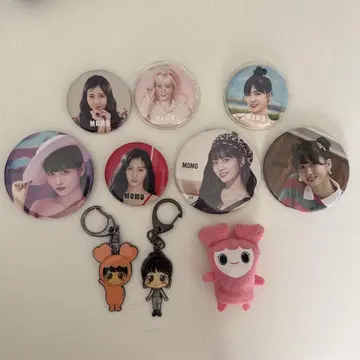 TWICE MOMO 캔뱃지 세트 키링 손가락 인형