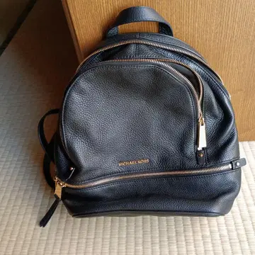 MICHAEL KORS 블랙 백팩