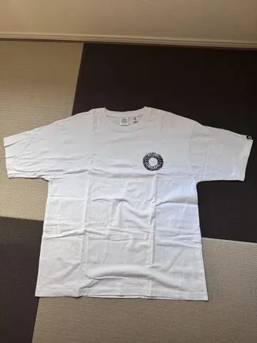 EXAMPLE 라운드 로고 Tee 페이즐리