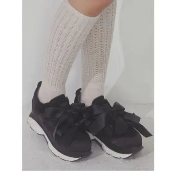 메리제니 리본 블랙 통굽 스니커즈