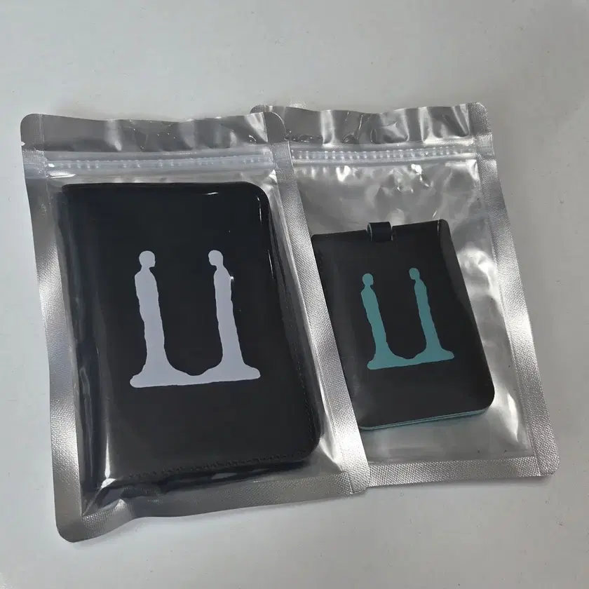 G-DRAGON ジヨン PASSPORT COVER s-l400.jpg