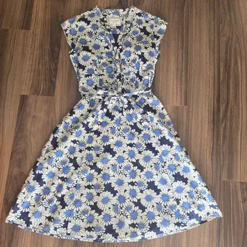 LAURA ASHLEY 꽃무늬 슬리브리스 원피스