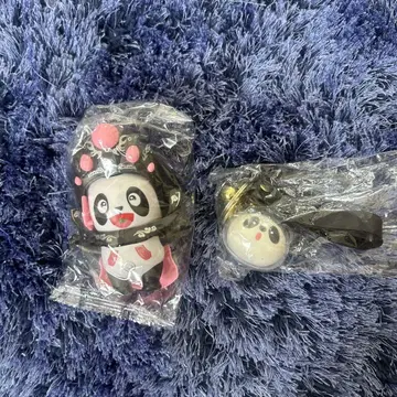 닌자풍 팬더 키링과 팬더 라고 쓰여 있는 키링
