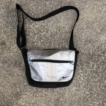 Nike 숄더백 실버/블랙