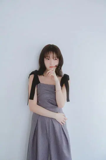 그레이 어깨 끈 포함 올인원