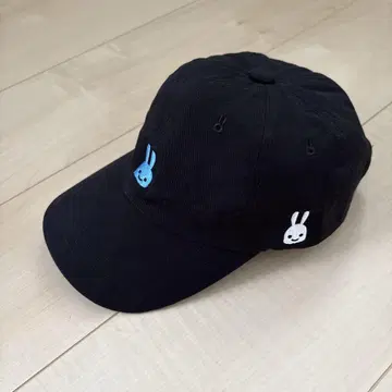 CUNE 블랙캡 토끼 자수