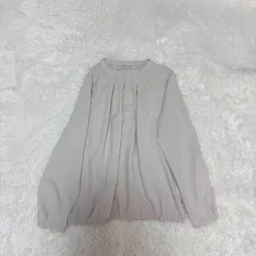 [그린 라벨 릴랙싱] 근년 D 하이넥 턱 디자인 블라우스