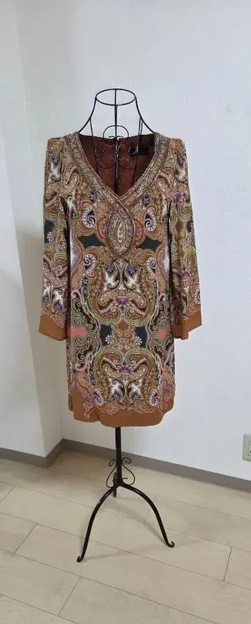 그레이스 콘티넨탈 페이즐리 무늬 V넥 튜닉