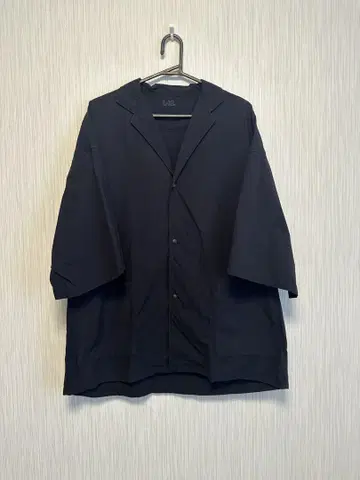 [ MUJI LABO ] 워싱 축구 직물 테일러드 칼라 반팔 셔츠 블랙