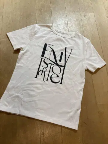 에이미 이스트와르 로고 티셔츠