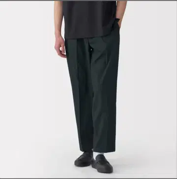 무인양품 바람이 잘 통하는 턱 테이퍼드 팬츠 블랙