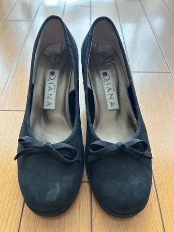 DIANA 블랙 리본 포함 하이힐