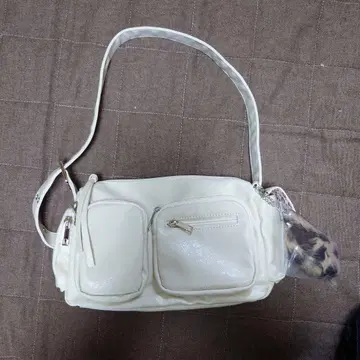 숄더백 화이트 안쪽 레오파드 무늬