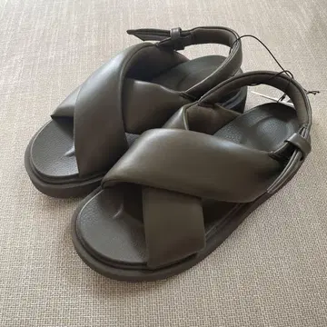 택 포함 새상품 UNIQLO 크로스 스트랩 샌들 M 24cm 올리브