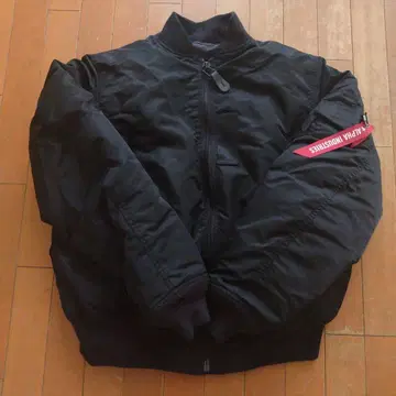 ALPHA INDUSTRIES 블랙 MA-1 플라이트 자켓