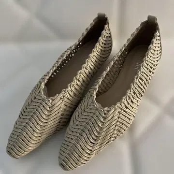 미사용 새상품 nouer 뜨개질 디자인 아이보리 펌프스 사이즈 23cm