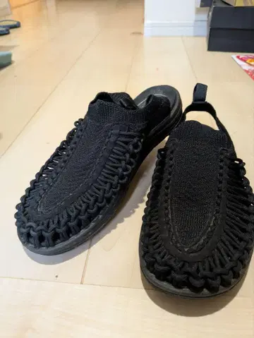 KEEN FOOTWEAR 블랙 샌들 23 W