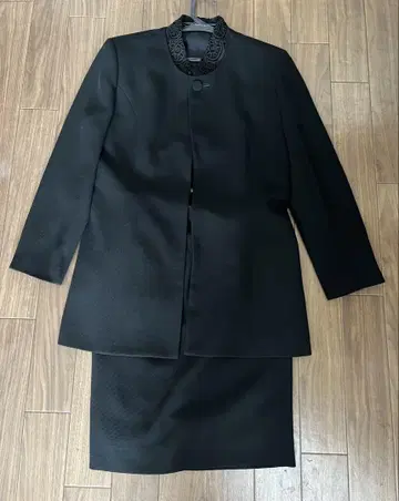 블랙 스커트 수트