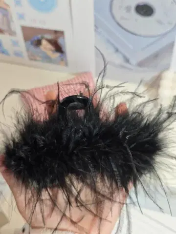 블랙 인조 모피 팔찌