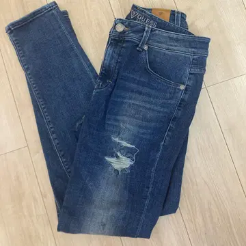 GUESS 데미지 가공 청바지 새상품급