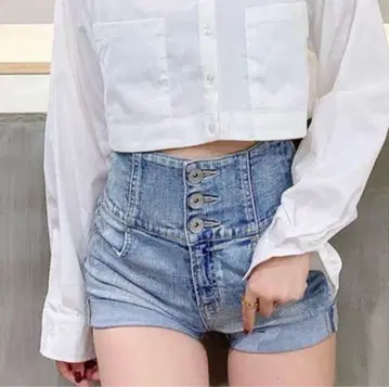 GYDA 제이다 H/W 버튼 데님 숏팬츠