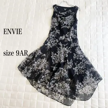 [택 포함 새상품] ENVIE 꽃무늬 슬리브리스 원피스 블랙 9AR