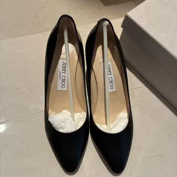 JIMMY CHOO 블랙 가죽 펌프스 36.5