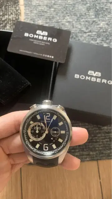 봄버그 BOMBERG NS44CHPGM 1968 44mm