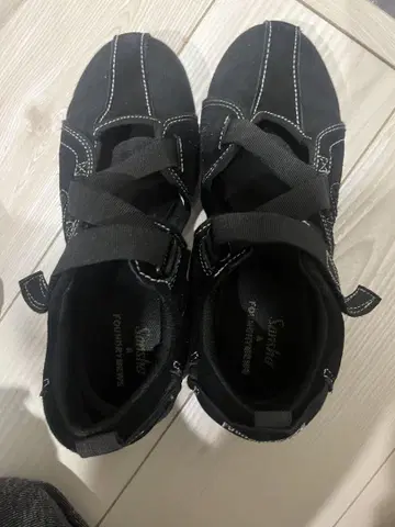 Foundry Mews 파운드리 뮤즈 Canvas Shoes