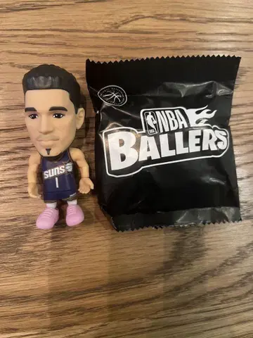 NBA BALLERS 데빈 부커 피규어