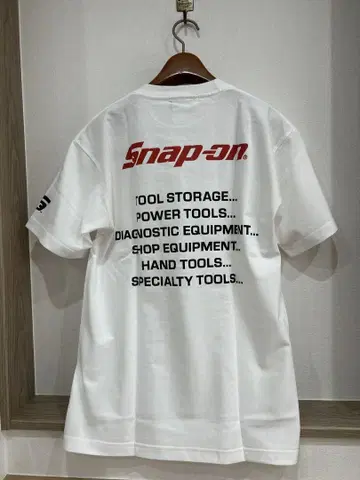 snap on 화이트 T셔츠